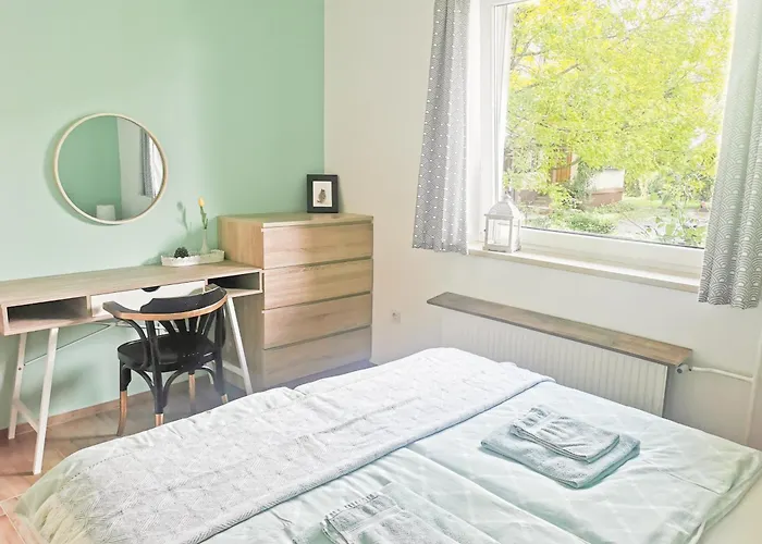 Deerwood-large Relax With Castle View