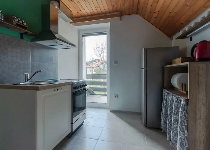 Deerwood-large Relax With Castle View